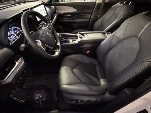 Used 2024 Toyota Grand Highlander Platinum image 18