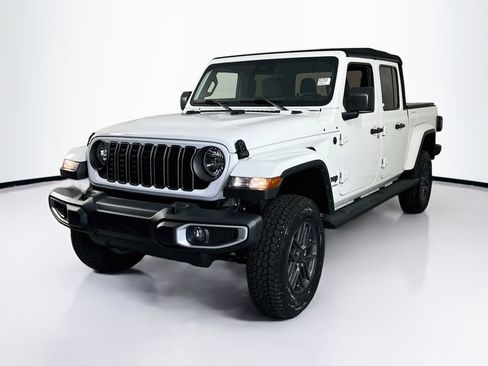Used 2024 Jeep Gladiator Sport AWD/4WD image 1