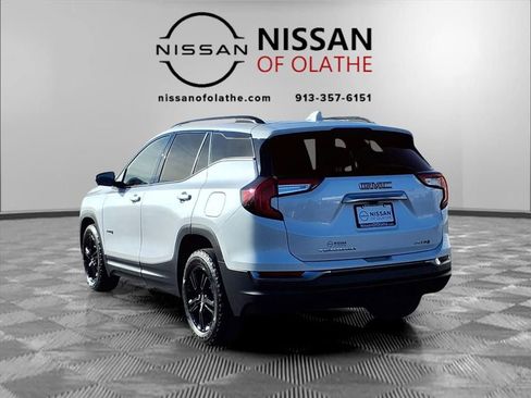 Used 2022 GMC Terrain AT4 image 3