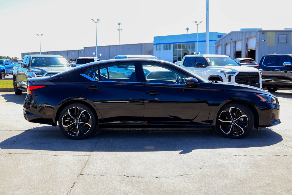 Used 2023 Nissan Altima 2.5 SR w/ SR Premium Package FWD image 24
