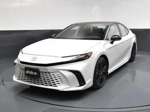 Used 2025 Toyota Camry XSE image 2