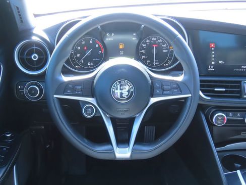 Used 2019 Alfa Romeo Giulia w/ Nero Edizione image 6
