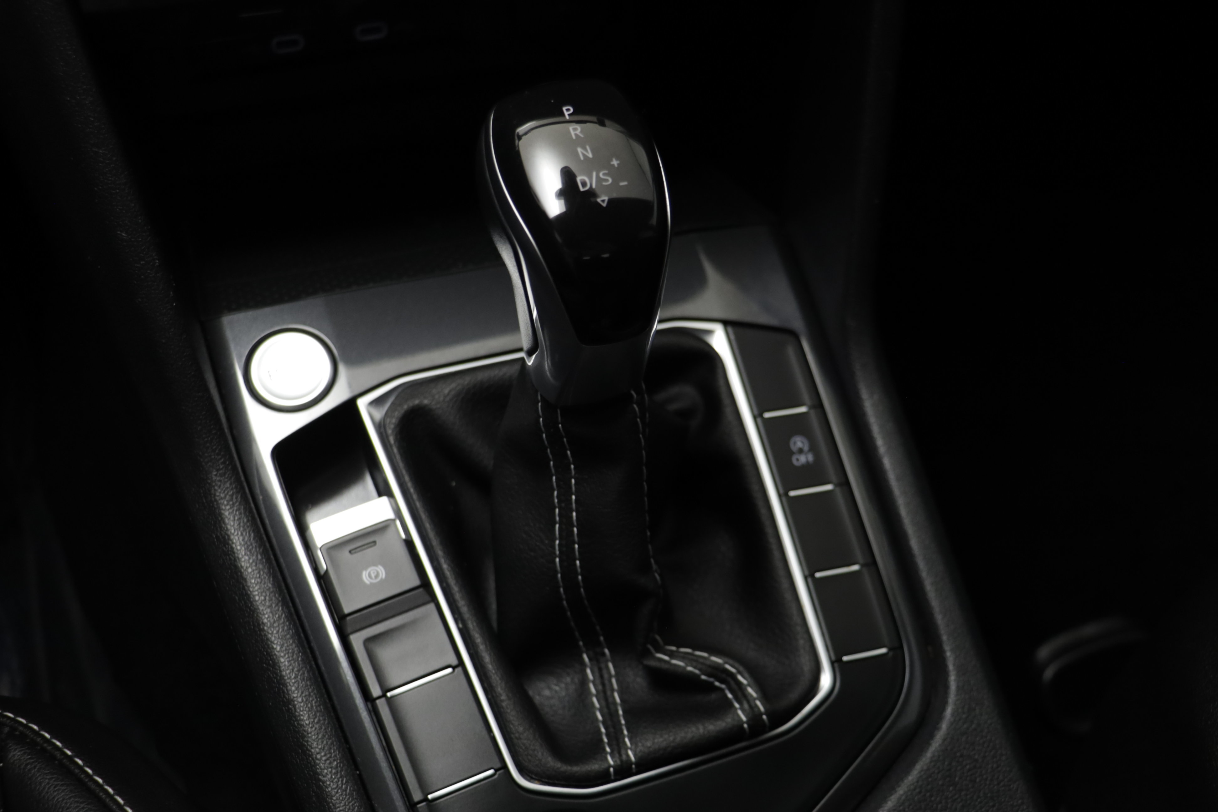 Used 2022 Volkswagen Tiguan SE AWD/4WD image 11