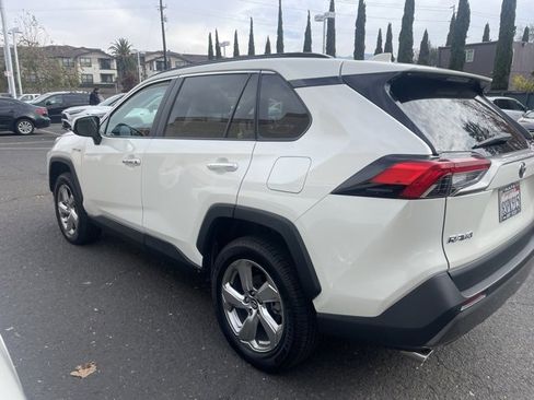 Used 2020 Toyota RAV4 Limited image 15