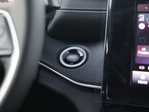 New 2025 Jeep Grand Cherokee Laredo X w/ Trailer Tow Package image 33