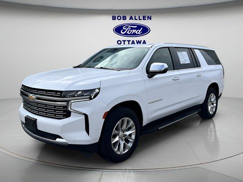 Used 2023 Chevrolet Suburban Premier image 1