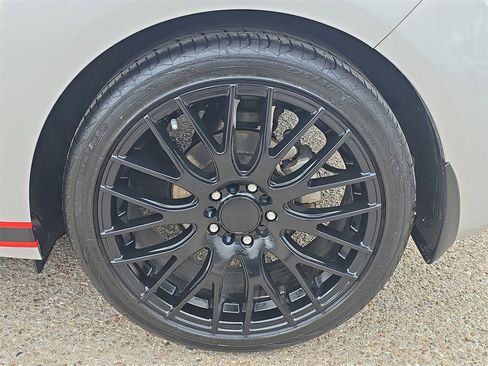 Used 2017 Hyundai Veloster Value Edition image 28