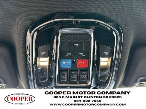 Used 2022 Jeep Grand Cherokee Overland w/ Advanced Protech Group III image 24