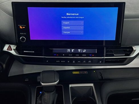 Used 2025 Toyota Sienna XLE FWD image 28