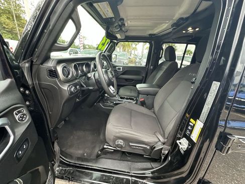 Used 2023 Jeep Gladiator Overland image 19