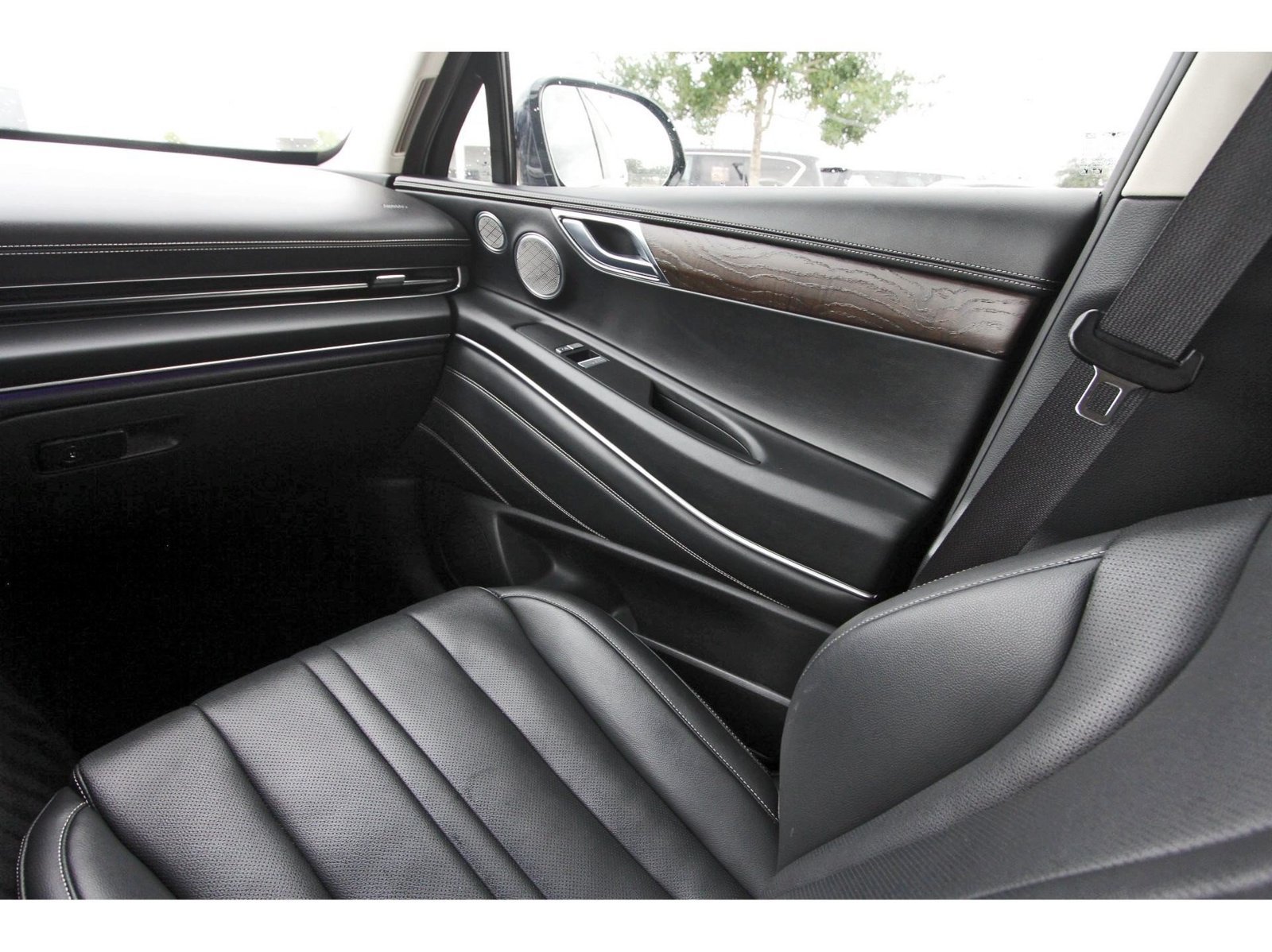 Used 2022 Genesis GV80 2.5T w/ Advanced Package 03 RWD image 14