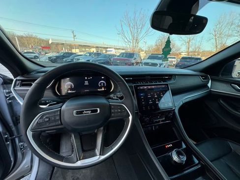 Used 2024 Jeep Grand Cherokee Limited RWD image 18
