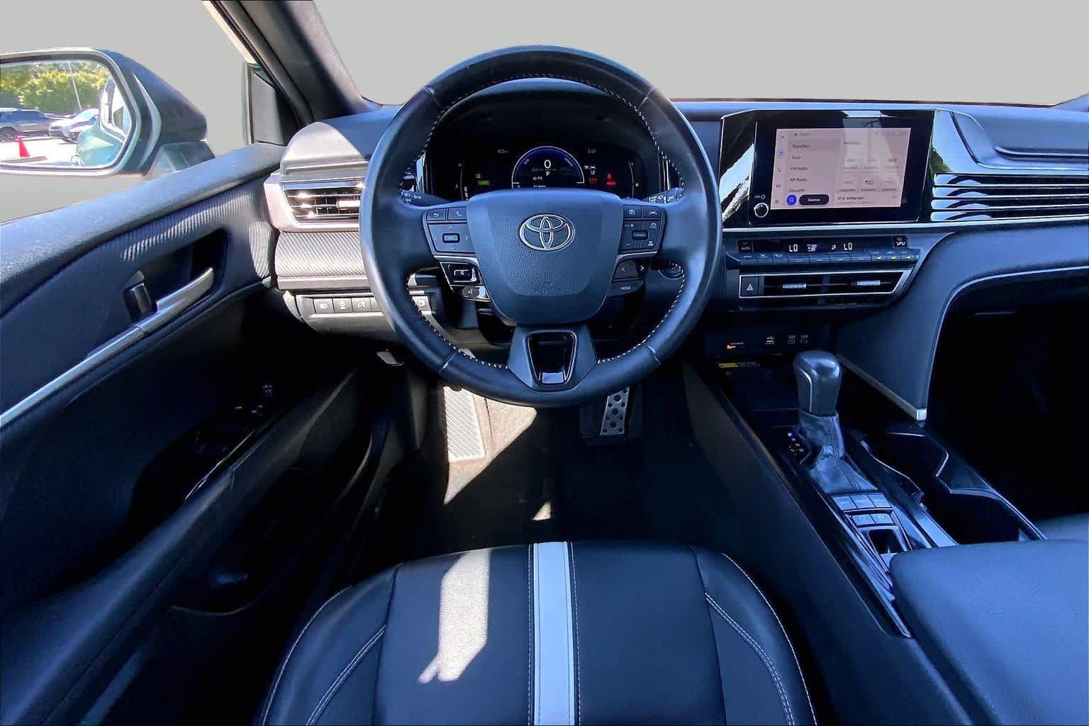 Used 2025 Toyota Camry SE FWD image 6