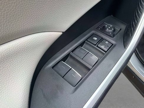 Used 2022 Toyota RAV4 XLE Premium AWD/4WD image 19