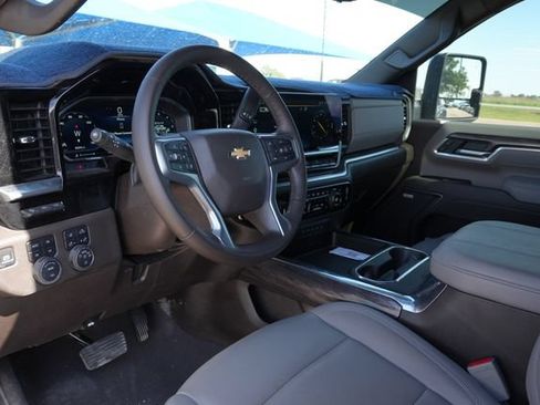 Used 2025 Chevrolet Silverado 3500 LTZ w/ LTZ Convenience Package AWD/4WD image 9