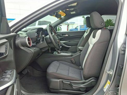 Used 2024 Chevrolet Trax RS FWD image 14