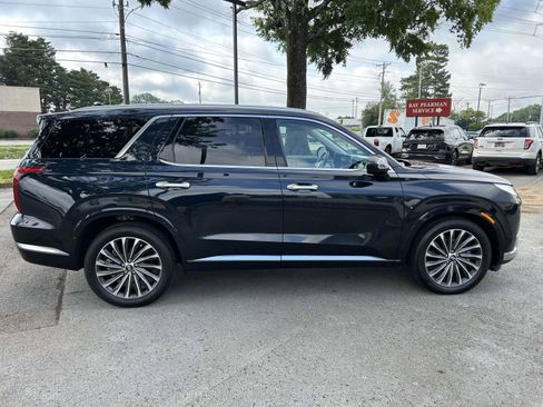 Used 2023 Hyundai Palisade Calligraphy w/ Cargo Package FWD image 2