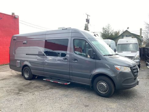 Used 2022 Mercedes-Benz Sprinter 4500 image 8