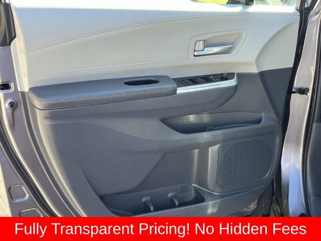 Used 2022 Toyota Sienna XLE FWD image 24