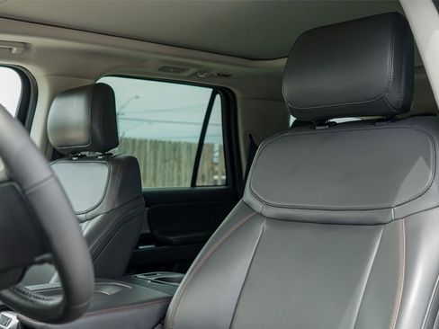 Certified 2025 Ford Expedition Active AWD/4WD image 11