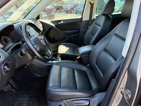 Used 2011 Volkswagen Tiguan SE image 14