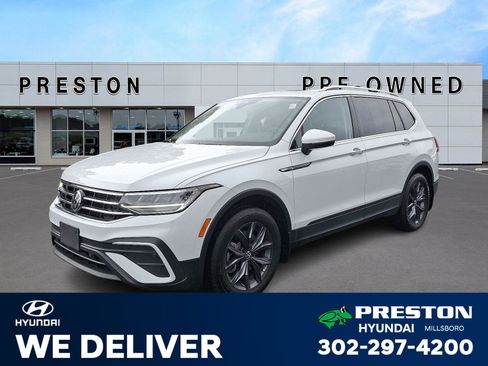 Used 2022 Volkswagen Tiguan SE w/ Panoramic Sunroof Package image 1