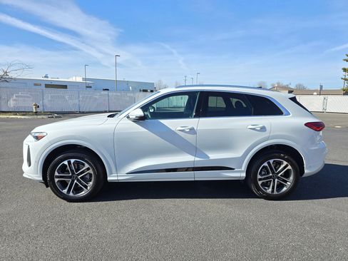 Certified 2025 Audi Q5 Premium w/ Convenience Package image 35