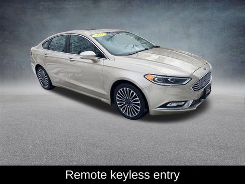 Used 2017 Ford Fusion SE w/ Fusion SE Technology Package image 9