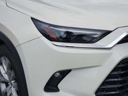 Used 2024 Toyota Grand Highlander FWD image 10