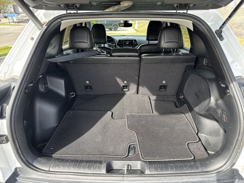 Used 2020 Jeep Cherokee Limited image 25