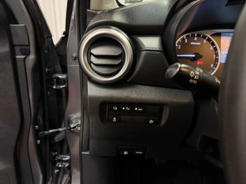 Used 2022 Nissan Versa S FWD image 25