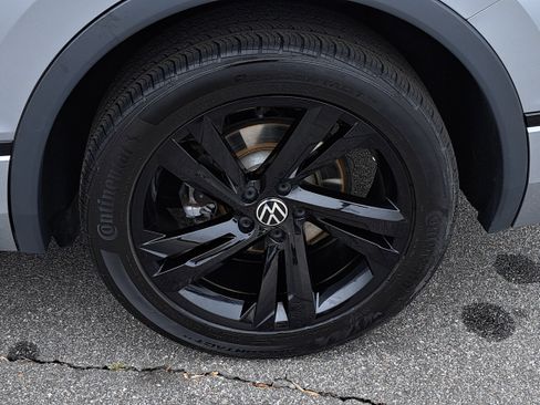 Certified 2023 Volkswagen Tiguan SE R-Line image 32