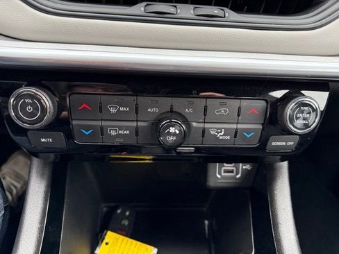 Used 2025 Jeep Compass Limited image 26