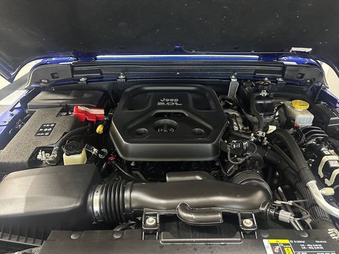 Used 2018 Jeep Wrangler Sport AWD/4WD image 32