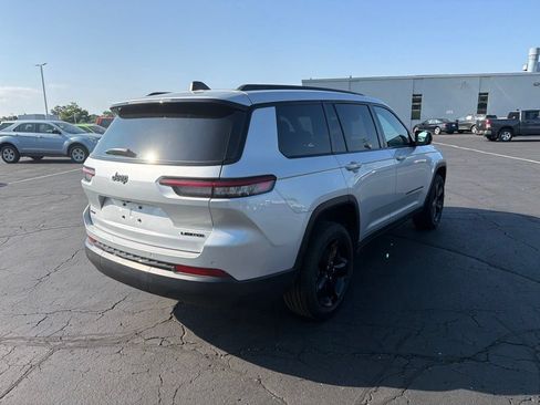 Used 2025 Jeep Grand Cherokee L Limited w/ Black Appearance Package AWD/4WD image 6