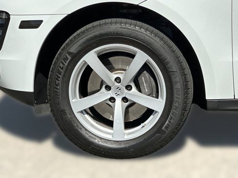 Used 2018 Porsche Macan AWD/4WD image 13
