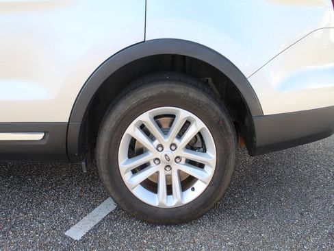 Used 2017 Ford Explorer XLT FWD image 22