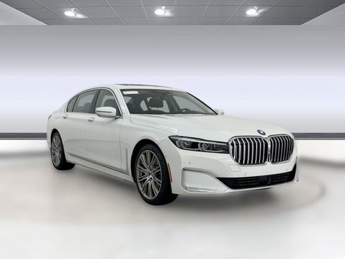 Used 2022 BMW 740i 740i w/ Premium Package image 7