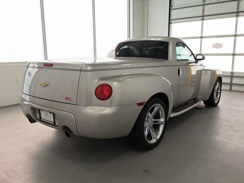 Used 2005 Chevrolet SSR w/ Preferred Equipment Group RWD image 5