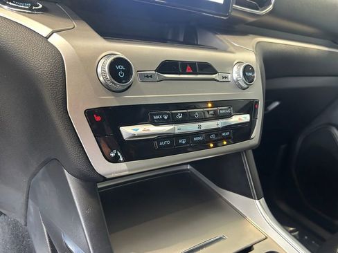 Used 2022 Ford Explorer XLT w/ Equipment Group 202A image 35