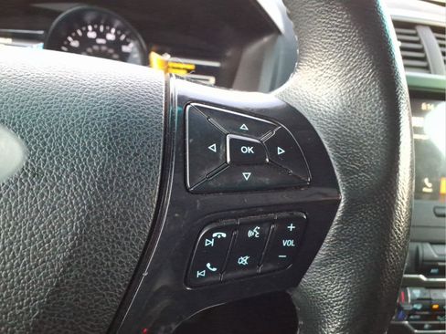 Used 2018 Ford Explorer XLT image 16