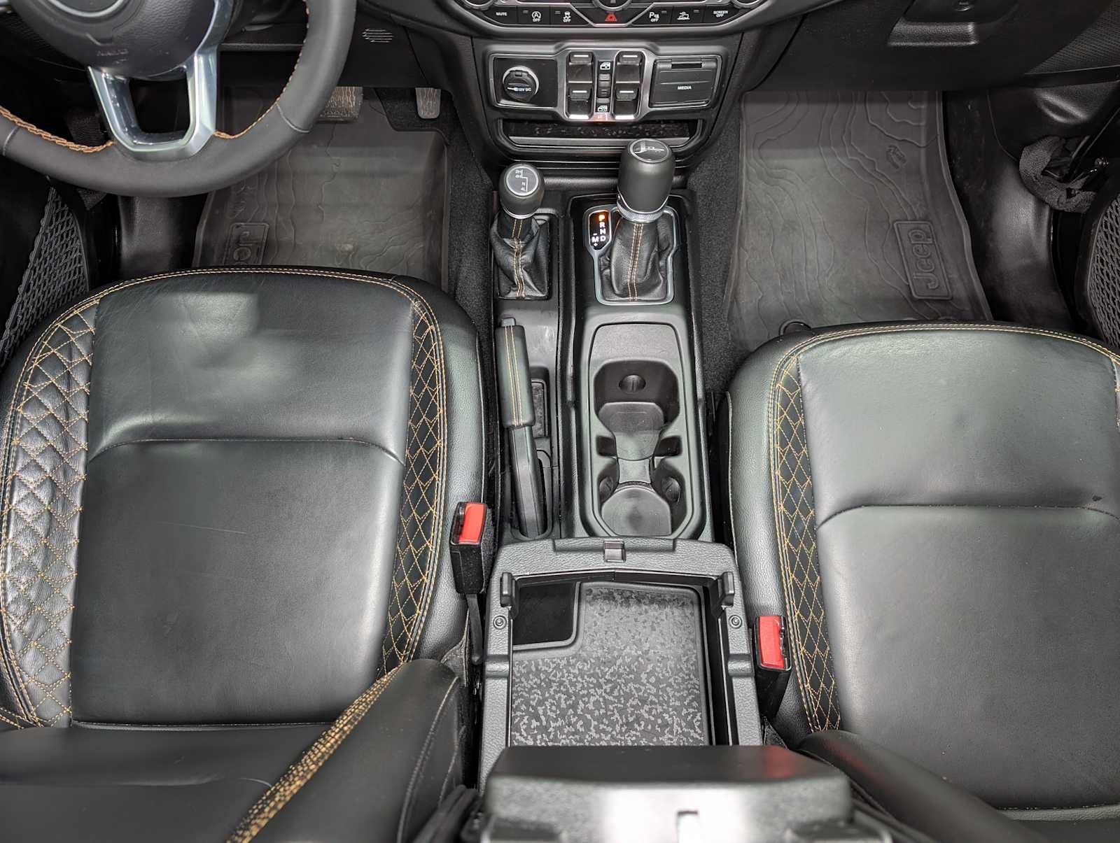 Used 2023 Jeep Gladiator Overland AWD/4WD image 18