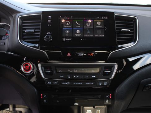 Used 2021 Honda Pilot Black Edition image 13