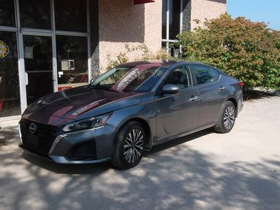 Used 2023 Nissan Altima 2.5 SV