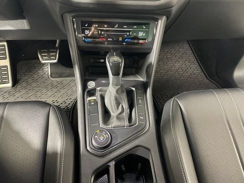 Used 2024 Volkswagen Tiguan SE R-Line AWD/4WD image 17