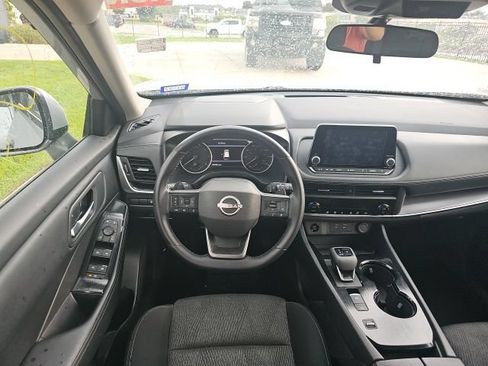 Used 2025 Nissan Rogue SV FWD image 23