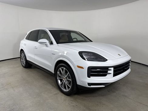 Certified 2026 Porsche Cayenne E-Hybrid AWD/4WD image 9
