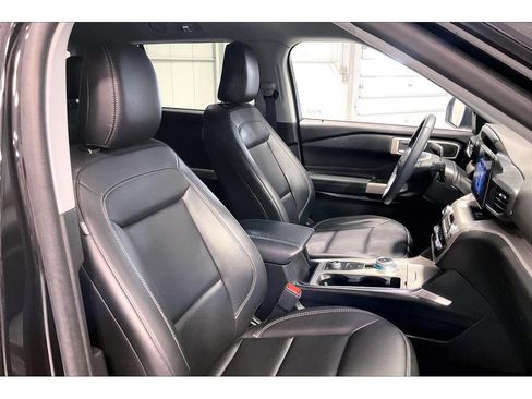 Used 2023 Ford Explorer XLT w/ Equipment Group 202A image 9