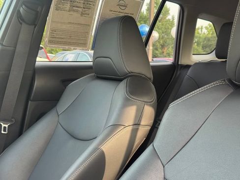 Used 2025 Toyota Corolla Cross XLE FWD image 10