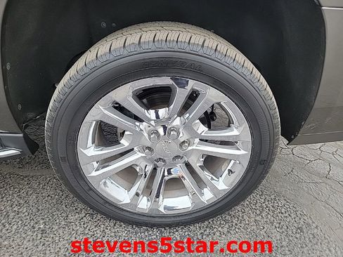 Used 2020 GMC Yukon XL SLT w/ Premium Edition image 11